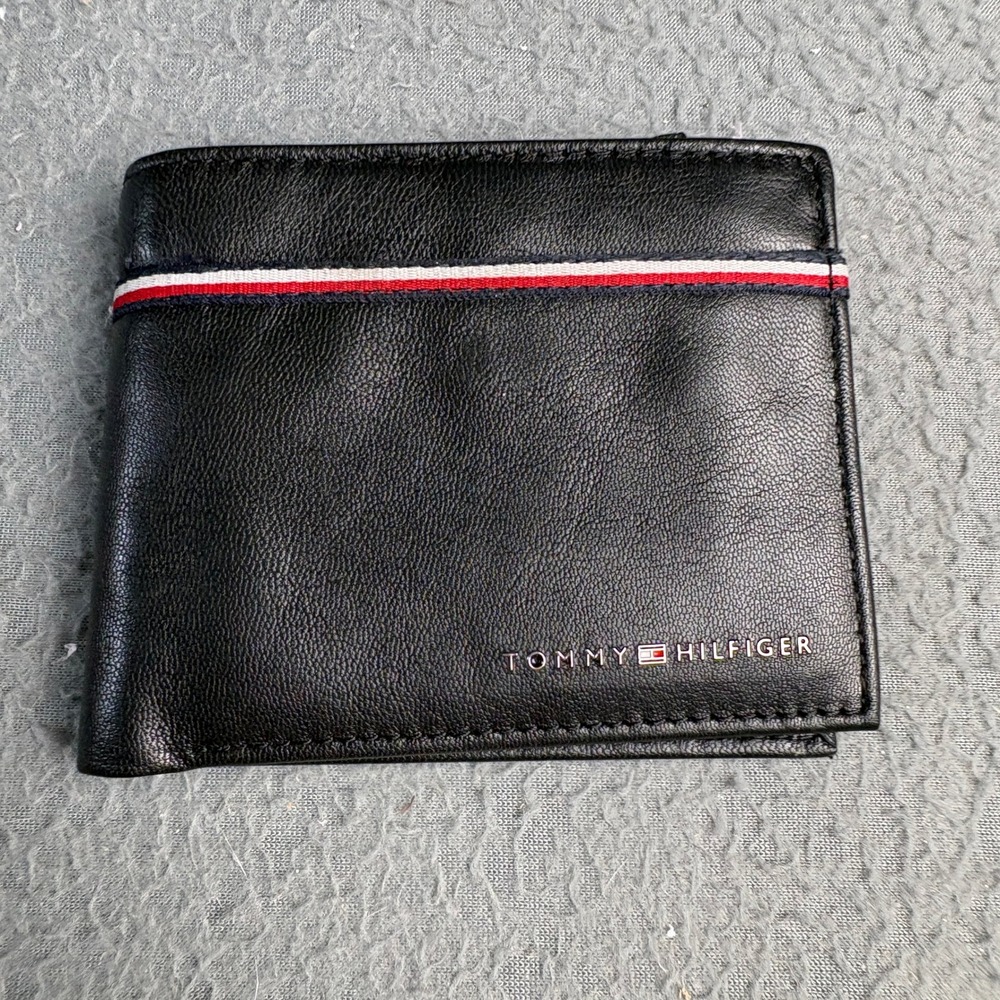 Tommy Hilfiger Mens Black Leather Bifold Wallet Stripe Ribbon ID Window